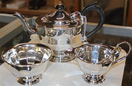 Viners three-piece silver tea service, Sheffield 1930, with pair plated sugar tongs